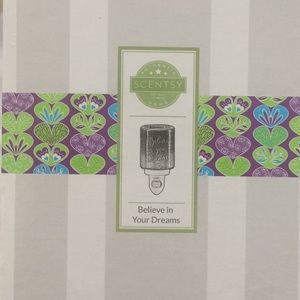 Mini Scentsy warmer and 3 bars